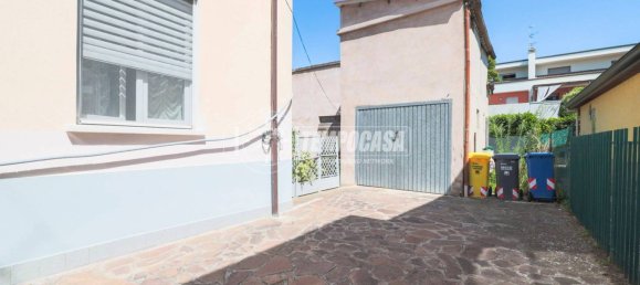 3 bedrooms House in Forlì, Italy No. 290903 3