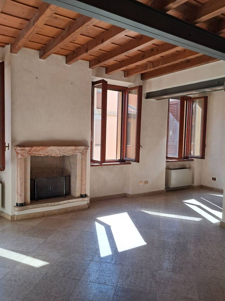 7 rooms House in Mantua, Italy No. 314772