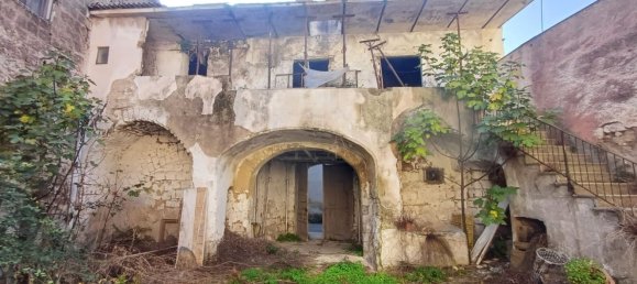 Casa de 10 divisões em Casagiove, Italy N.º 18025 2