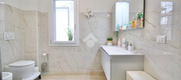 3 rooms Villa in Reggio Emilia, Italy No. 15557 6