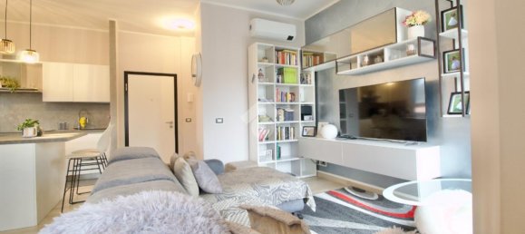 3 rooms Villa in Reggio Emilia, Italy No. 15557 8