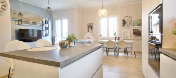 3 rooms Villa in Reggio Emilia, Italy No. 15557 11