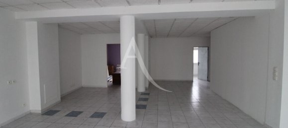 82m² Commercial property in Blois, France No. 85824 4