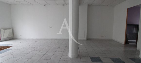 82m² Commercial property in Blois, France No. 85824 7