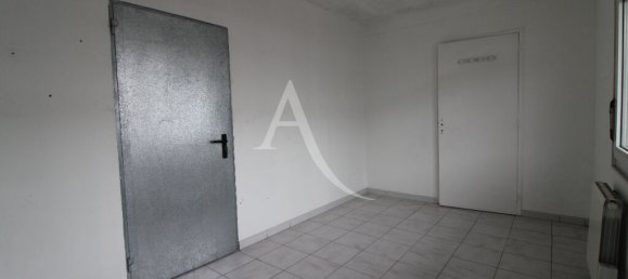 82m² Commercial property in Blois, France No. 85824 6