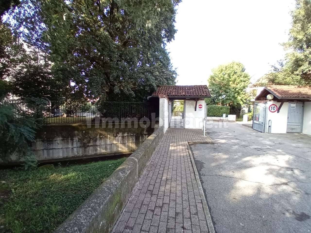 Casa de 4 dormitorios en Buccinasco, Italy No. 341234