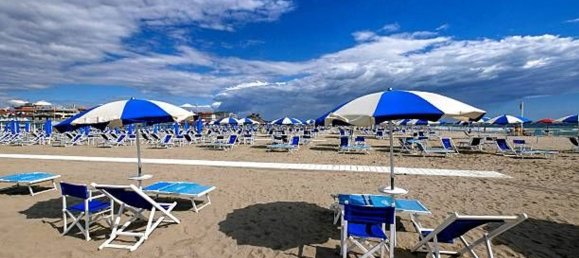 7 rooms House in Viareggio, Italy No. 16058 21