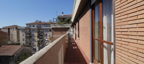 Квартира с 4 комнатами в Терни, Италия № 9244 11