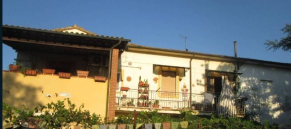 Apartamento de 3 habitaciónes en Pontedera, Italy No. 306583 3