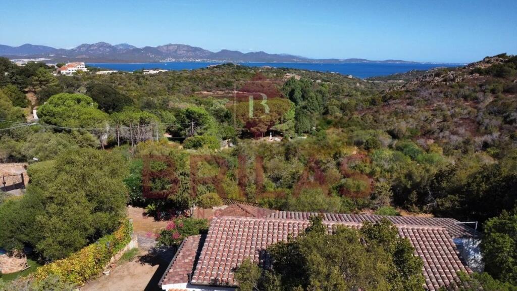 3 bedrooms Villa in Olbia, Italy No. 329332