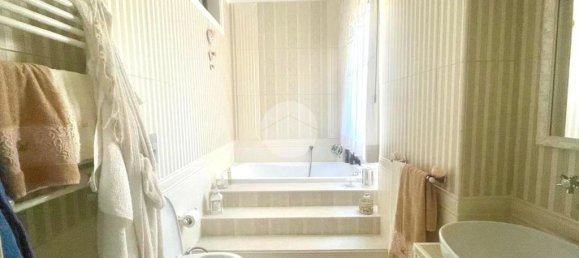 Квартира с 2 спальнями в Неаполь, Италия № 329181 16