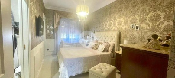 Квартира с 2 спальнями в Неаполь, Италия № 329181 21