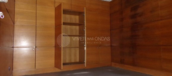 112m² Commercial property in Pacos de Ferreira, Portugal No. 71533 5