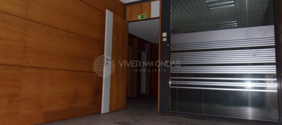 112m² Commercial property in Pacos de Ferreira, Portugal No. 71533 13