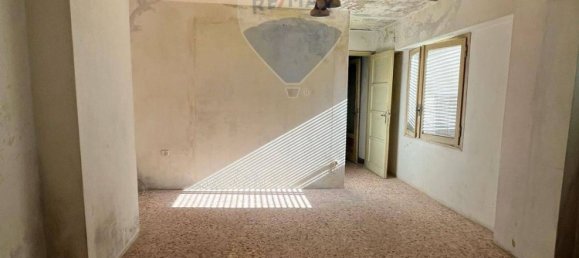 10 bedrooms House in Agra, Italy No. 361268 7