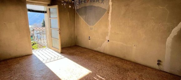 10 bedrooms House in Agra, Italy No. 361268 15