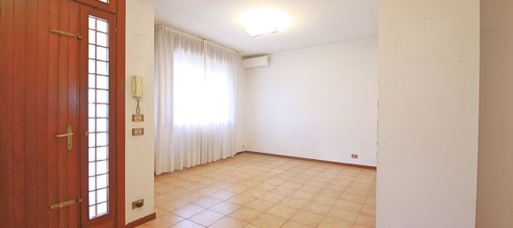 4 rooms House in Quinto di Treviso, Italy No. 55039 16