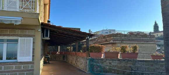 5 rooms Villa in Pozzuoli, Italy No. 144182 3