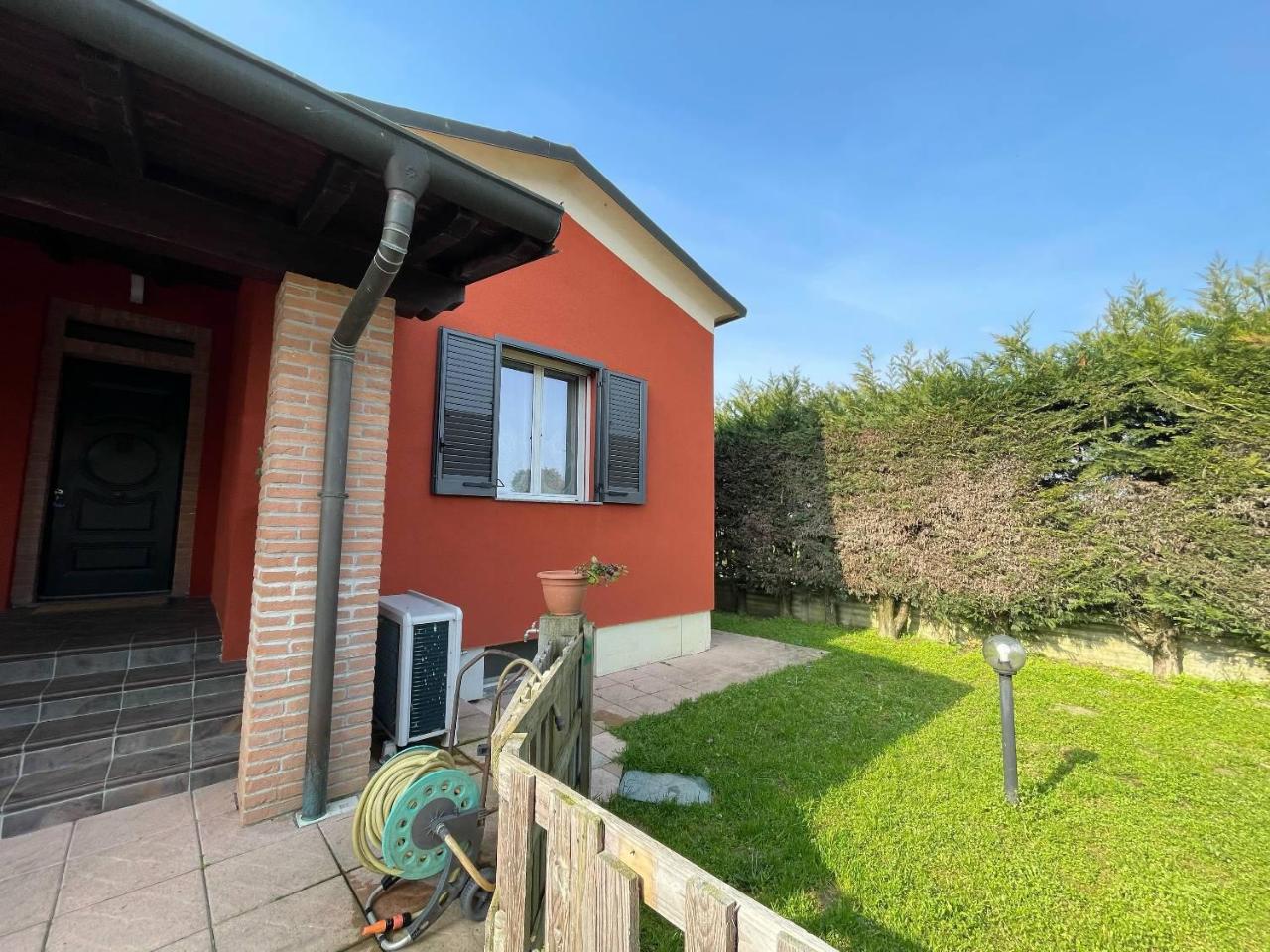 5-salle Villa à Gerenzago, Italy No. 26739