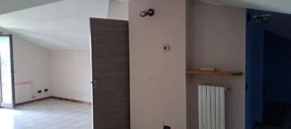 3-salle Appartement à Muggiò, Italy No. 182459 4