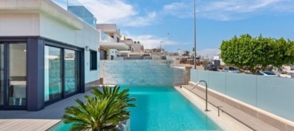 5 bedrooms Villa in San Miguel de Salinas, Spain No. 184729 2