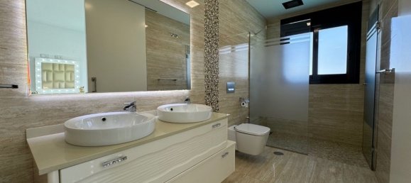 5 bedrooms Villa in San Miguel de Salinas, Spain No. 184729 8