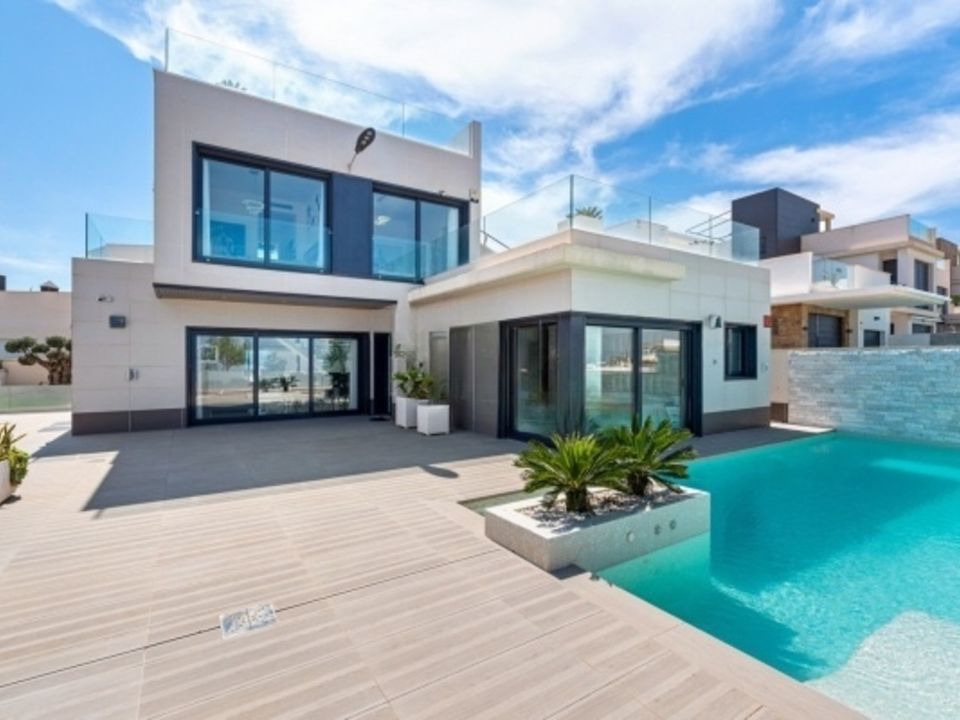 5 bedrooms Villa in San Miguel de Salinas, Spain No. 184729