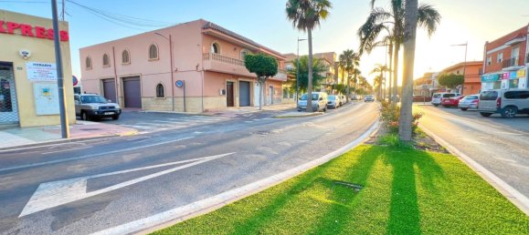 270m² Commercial property in La Mojonera, Spain No. 191372 3