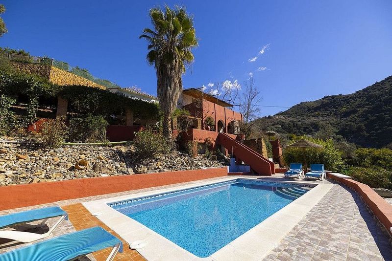 Casa de 10 dormitorios en Comares, Spain No. 230642