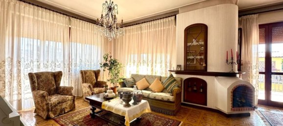 8 bedrooms House in Lucca, Italy No. 326501 7