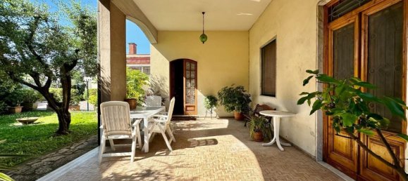 8 bedrooms House in Lucca, Italy No. 326501 4