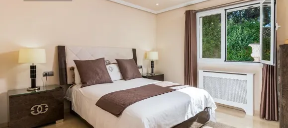 5 bedrooms Villa in Estepona, Spain No. 105627 12