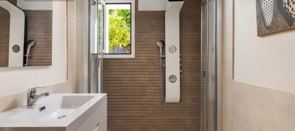 5 bedrooms Villa in Estepona, Spain No. 105627 9