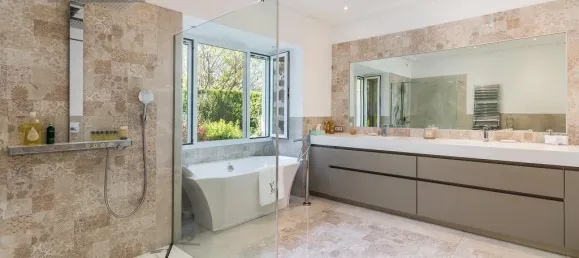 5 bedrooms Villa in Estepona, Spain No. 105627 15