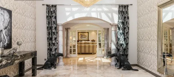 5 bedrooms Villa in Estepona, Spain No. 105627 3