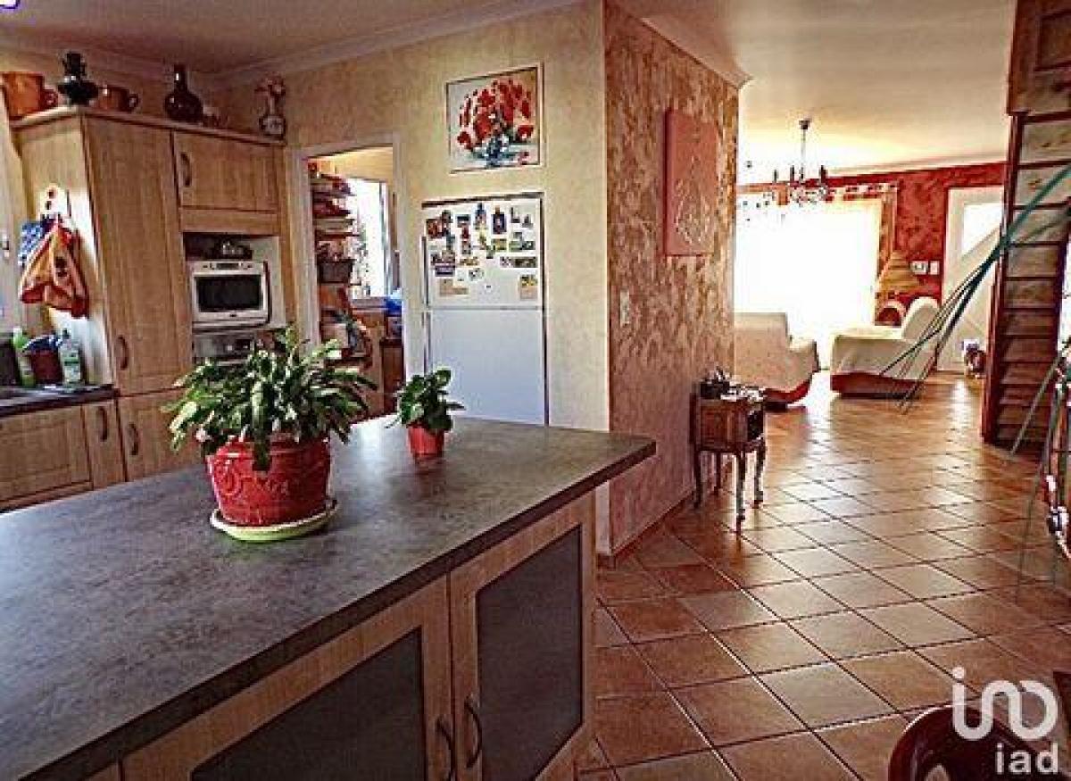 Casa de 4 dormitorios en Aimargues, France No. 24055