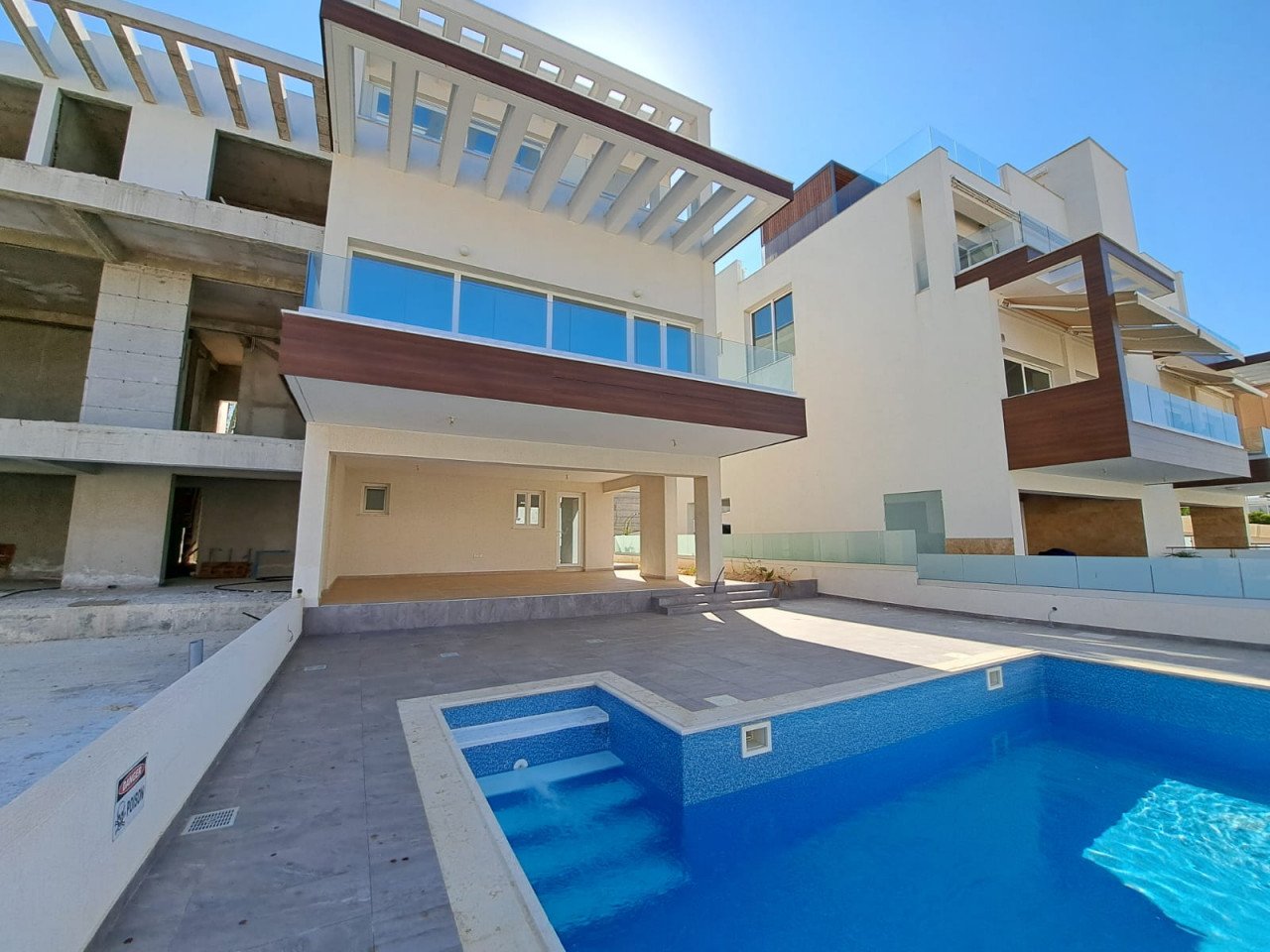3 dormitorios propiedad comercial en venta en Kissonerga, Paphos, Cyprus № 9743