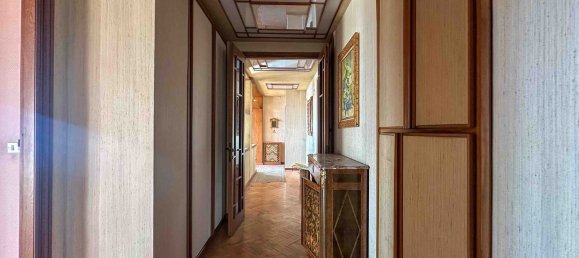 5 rooms Apartment in Naples, Italy No. 196422 8