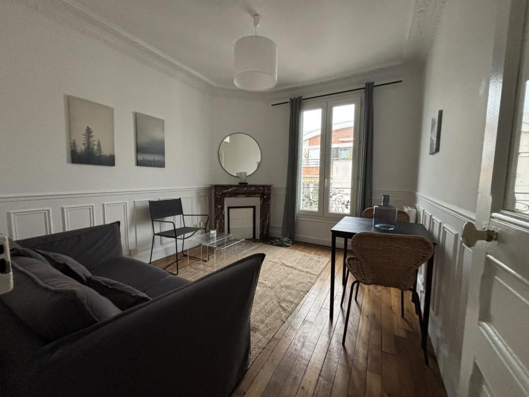 2 chambres Appartement à Courbevoie, France No. 135585