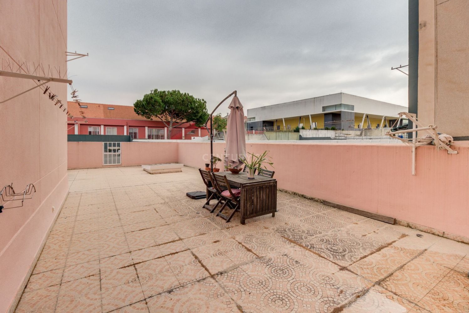 1030m² Building in Lisbon, Portugal No. 122213