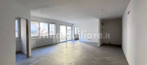 Apartamento de 3 dormitorios en Mezzolombardo, Italy No. 124163 3
