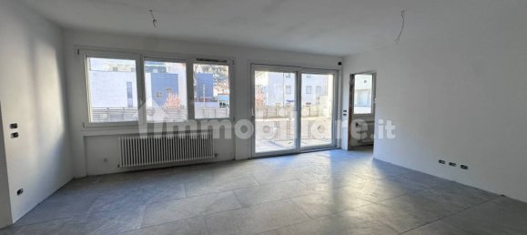 Apartamento de 3 dormitorios en Mezzolombardo, Italy No. 124163 4