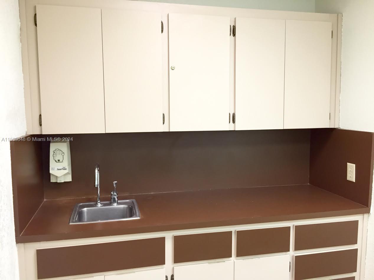 oficina en alquiler en Miami, Miami-Dade, Florida, USA № 613405
