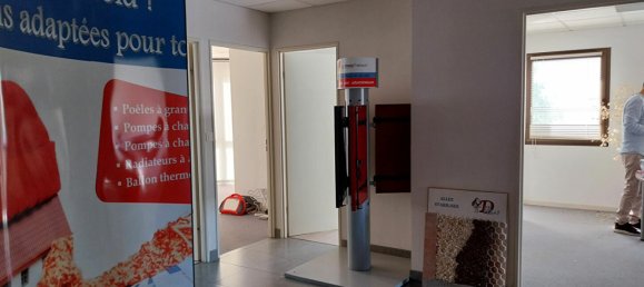 Коммерческая недвижимость 107м² в Сен-Жан-Де-Брэ, Франция № 87833 3