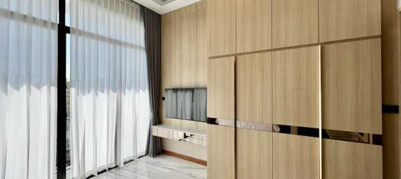 4 bedrooms House in Pattaya, Thailand No. 26559 2