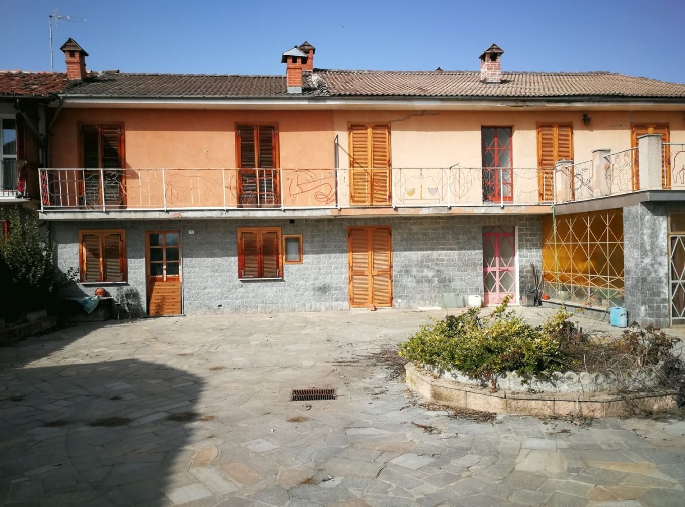 Casa de 15 divisões em Lequio Tanaro, Italy N.º 255956