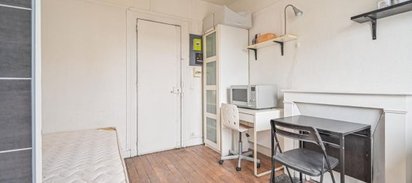 Studio in Paris, France No. 363273 6