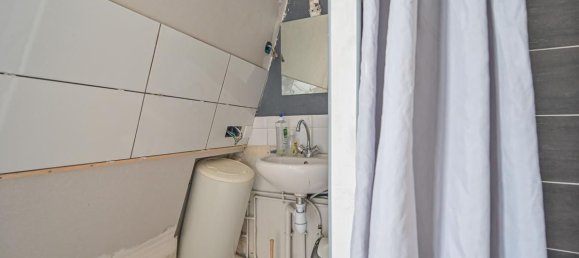 Studio in Paris, France No. 363273 7