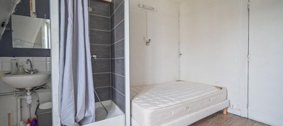 Studio in Paris, France No. 363273 5