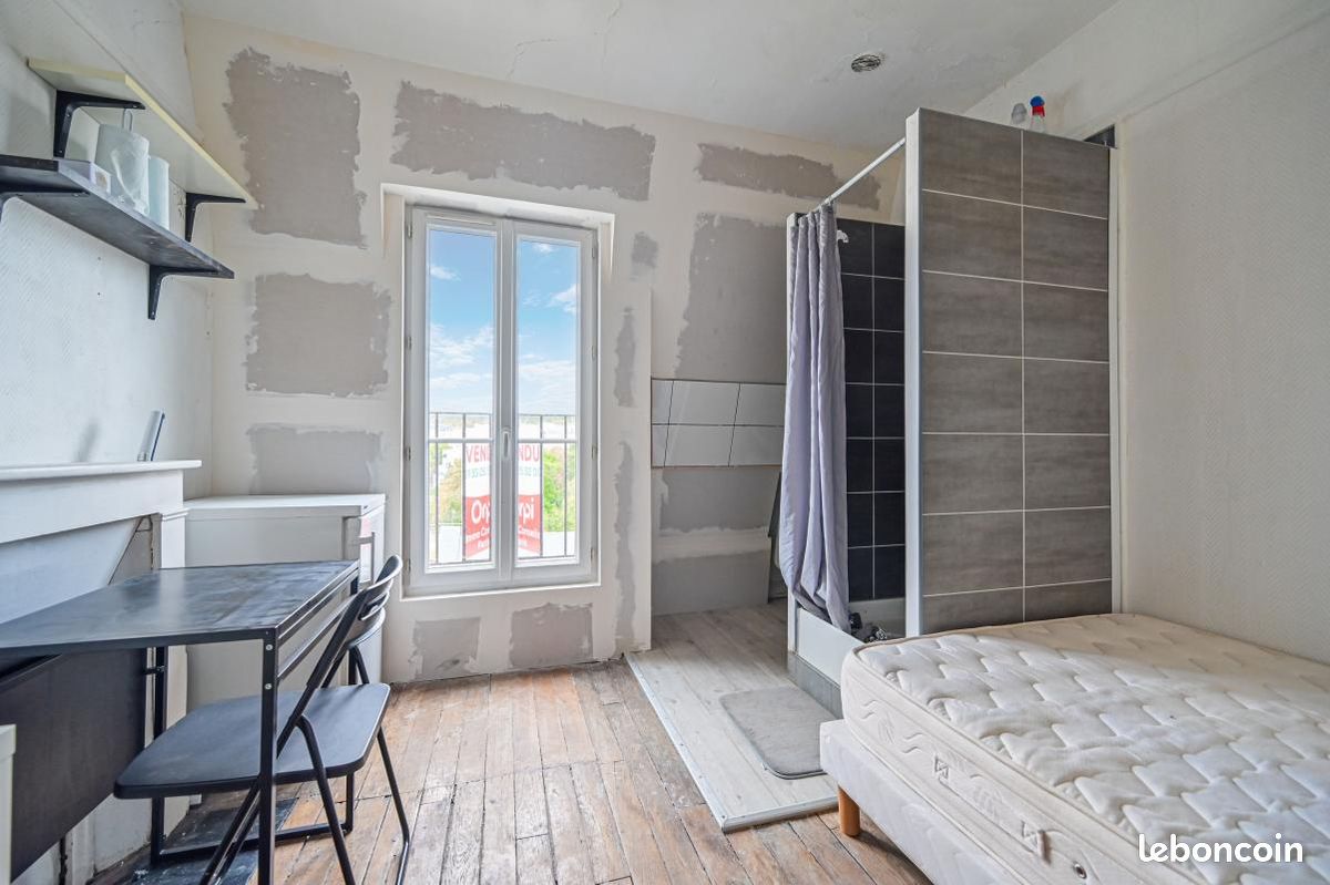 Studio in Paris, France No. 363273